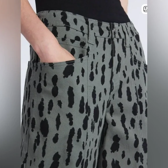 Scoop Herbal Olive Leopard Print Seamed Barrel Jeans NWT in Various Sizes - Picture 3 of 13